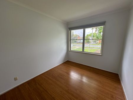 27 Cameron Avenue, Shepparton VIC 3630 - Photo 4