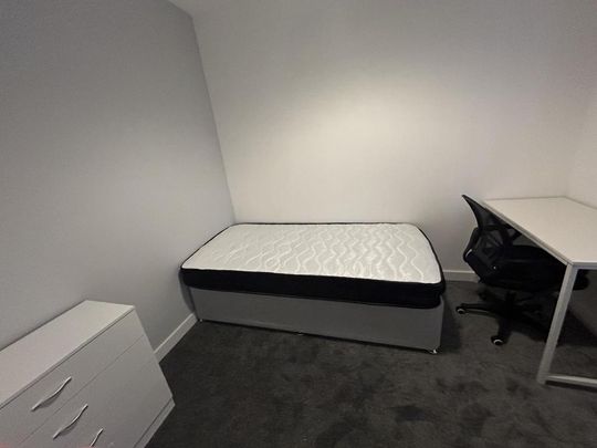 6 bedroom semi-detached house to rent - Photo 1