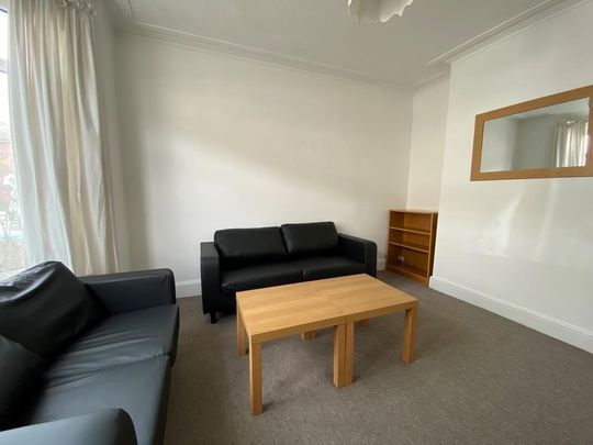 4 bedroom terraced house to rent - Photo 1