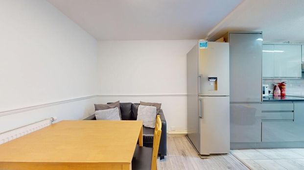 3 bedroom flat to rent - Photo 1