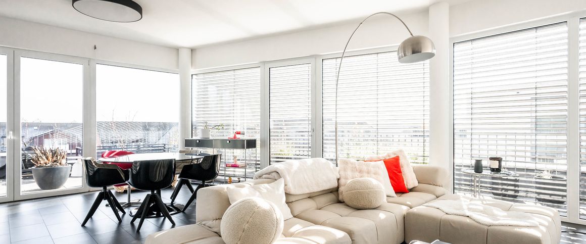 Luxuriöses Neubaupenthouse mit Fahrstuhl in die Wohnung, Einbauküche und Stellplätzen am Lenkwerk - Photo 1