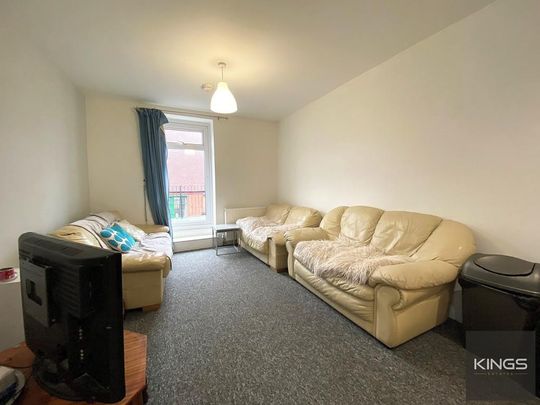 6 bedroom flat to rent - Photo 1