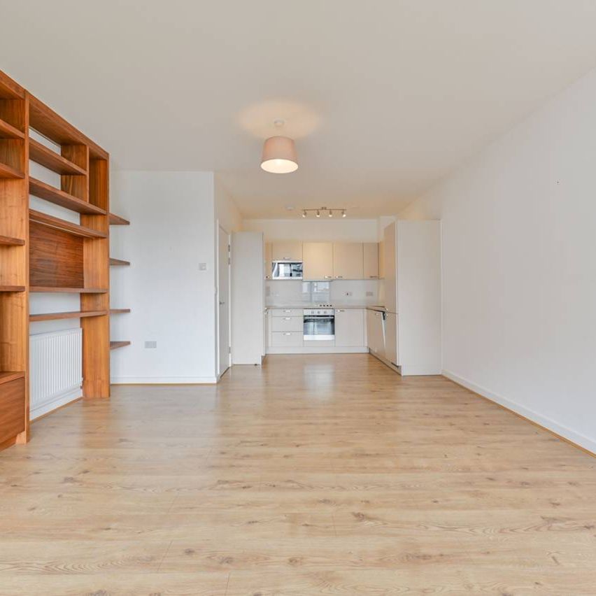 Centrally located, spacious and quiet apartment in London, SE11 - Photo 1