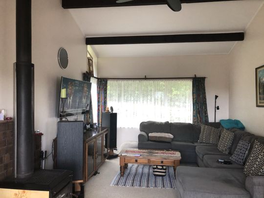 Large home in Kamo West! - Photo 1