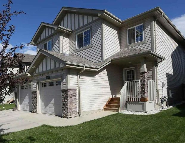 Beautiful Duplex in Windemere Langdale Like New - Edmonton Southwest — 3 Bedrooms Duplex - Photo 1