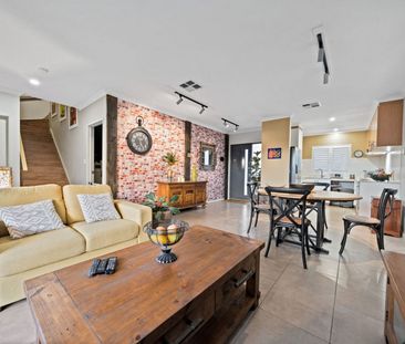 Partly Furnished - Photo 2