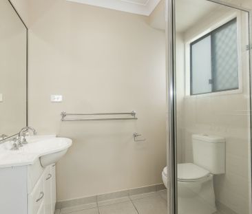 9 Ellsworth Drive, Mount Louisa - Photo 6