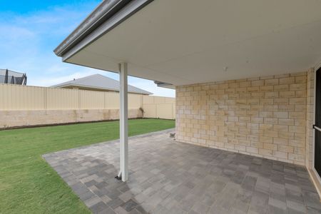 Lovely 4 x 2 By the Beach! - Photo 2