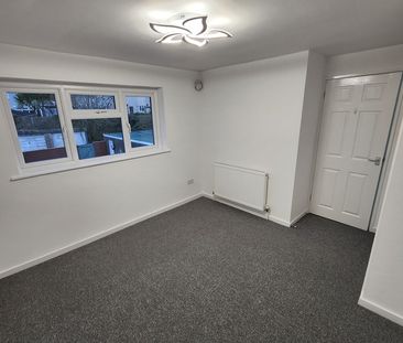 3 Bed Semi-Detached House, Four Acres, BS13 - Photo 4