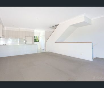 8/1 Mervyn Thomas Drive, Hope Island, Qld 4212 - Photo 6
