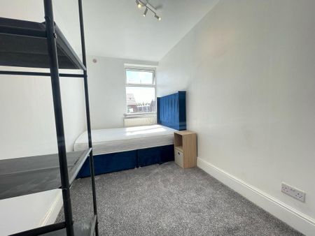 4 bedroom terraced house to rent - Photo 3