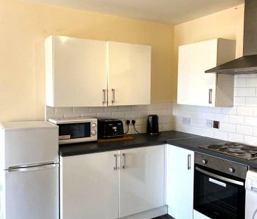 2 bedroom flat to rent - Photo 3