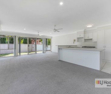 CONTEMPORARY VILLA IN SENSATIONAL ASHTONFIELD!! - Photo 2