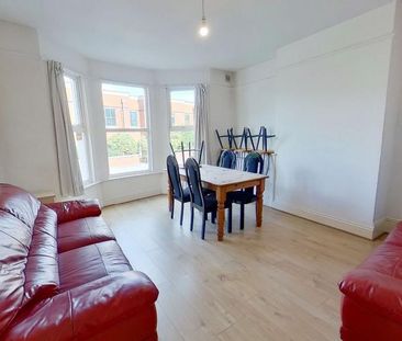 5 bedroom semi-detached house to rent - Photo 2