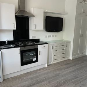 Studio Flat, Farnan Road, SW16 - Photo 2