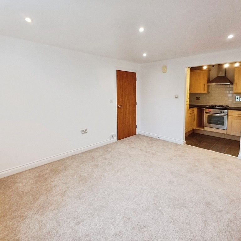 St Albans Crescent, Bournemouth - Photo 1