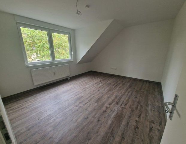 Ab 01.12 - Über den Dächern von Düsseldorf-Benrath, Moderne 2-Zimmer-Wohnung - Photo 1