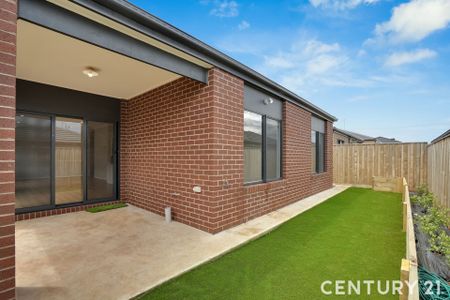 Beautifully Presented Home Close to All Amenities - Photo 4