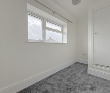 2 bedroom end of terrace house to rent - Photo 1