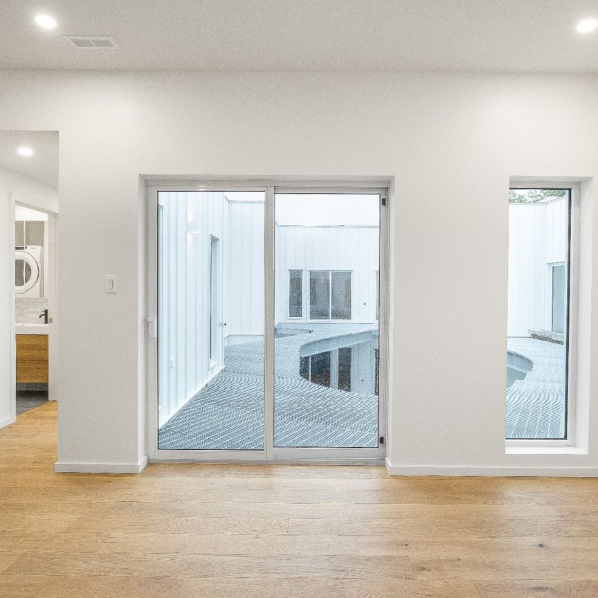 2138 Rue du Centre #201, Montréal (Le Sud-Ouest), H3K1J4 - Photo 1