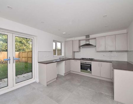 3 bedroom semi-detached house to rent - Photo 5