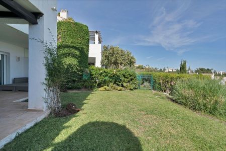 Ground Floor Apartment for rent in Nueva Andalucia - Photo 3