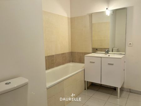 Location Appartement 2 pièces 40m² CHATEAURENARD 13160 - Photo 2