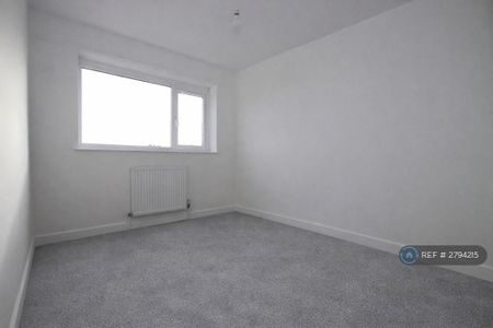 2 bedroom semi-detached house to rent - Photo 2