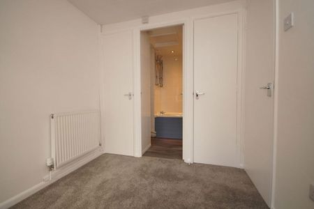 A 1 Bedroom Flat in Bishops Cleeve GL52 8TE - Photo 4