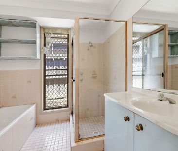 LOVELY FAMILY HOME - Photo 4