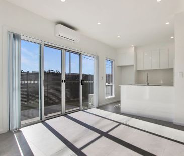 As New Townhouse in Prime Location! - Photo 3