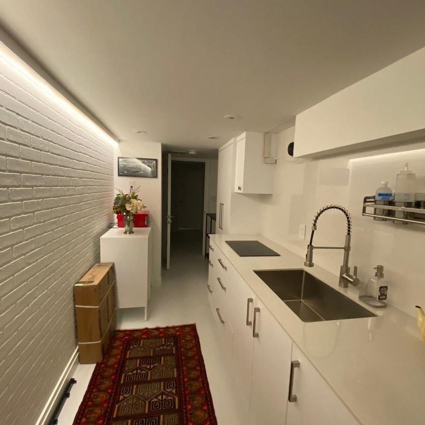 For Lease - 19 Teddington Park Avenue Unit# Bacholor, Toronto, Ontario - Photo 1