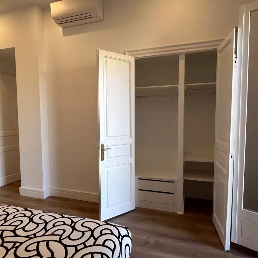 Rooms for rent in 8-bedroom apartment in L'Eixample - Foto 1