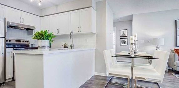 Yonge/Finch-Luxury Bright 2Bd 2Bath many upgrades thru unit - Photo 2