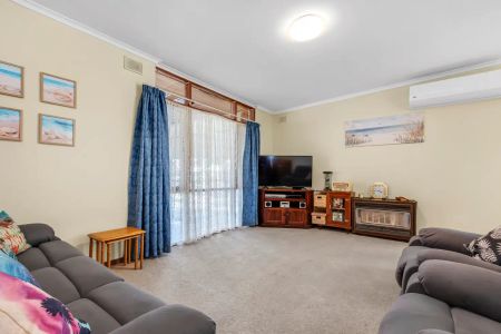 “Four bedroom home” - Photo 4