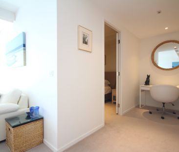 Fully Furnished Vibrant Foreshore Apartment! - Photo 3