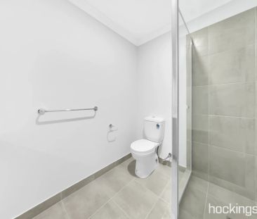 Brand New Townhouse in Prime South Morang Location – Walk to Middle... - Photo 2