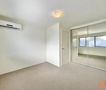 Stylish 2-Bedroom Living Just Minutes from Fremantle - Photo 4