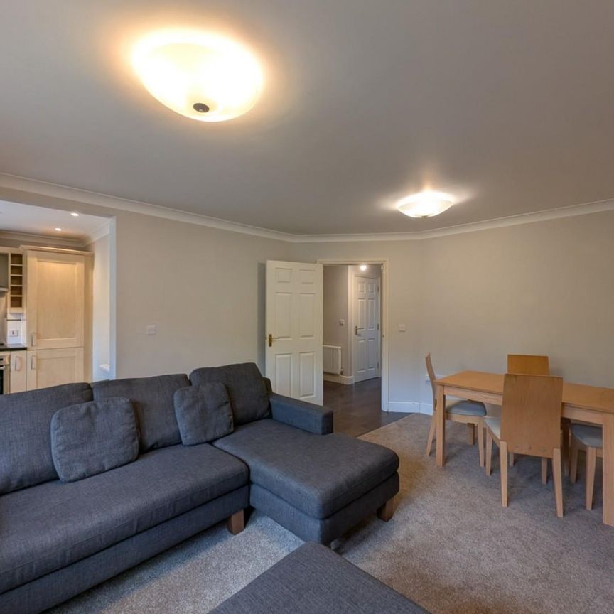 2 bedroom Flat To Let - Photo 1