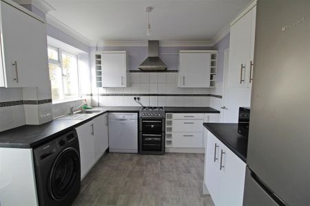 3 bedroom semi-detached house to rent - Photo 4