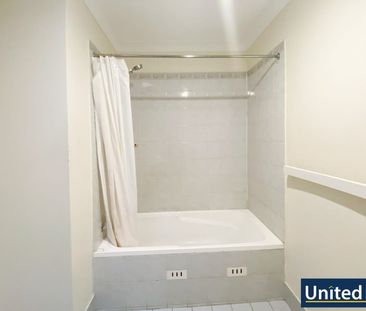 Three Bedroom Town House - Close to Amenities - Photo 3