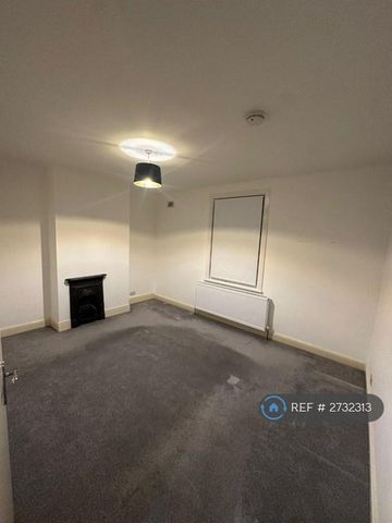 4 bedroom end of terrace house to rent - Photo 4