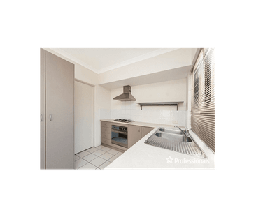 Spacious Townhouse! - Photo 3