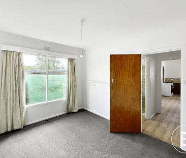 RECENTLY UPDATED WARM AND COSY BRICK HOME CLOSE TO CBD - Photo 3