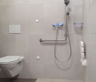 Appartement adapté dans résidence pour personnes âgées. - Photo 4