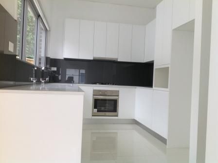 Stylish Inner-West Townhouse in Heart of Canterbury - Photo 1