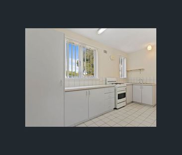 Comfortable living on a quiet street! - Photo 5