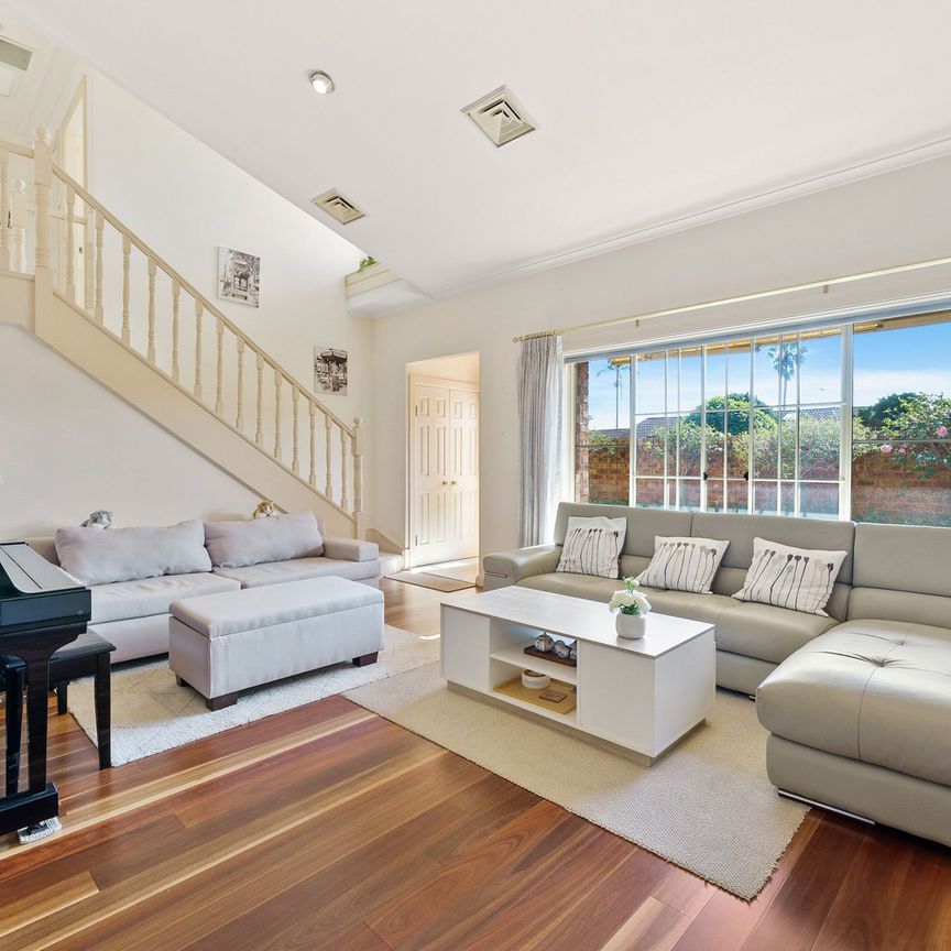 Perfect Boutique Townhouse in Prestige Location - Photo 1
