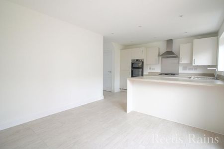 3 bedroom detached house to rent - Photo 5