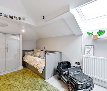 A modern two bedroom upper floor apartment with allocated, gated pa... - Photo 6